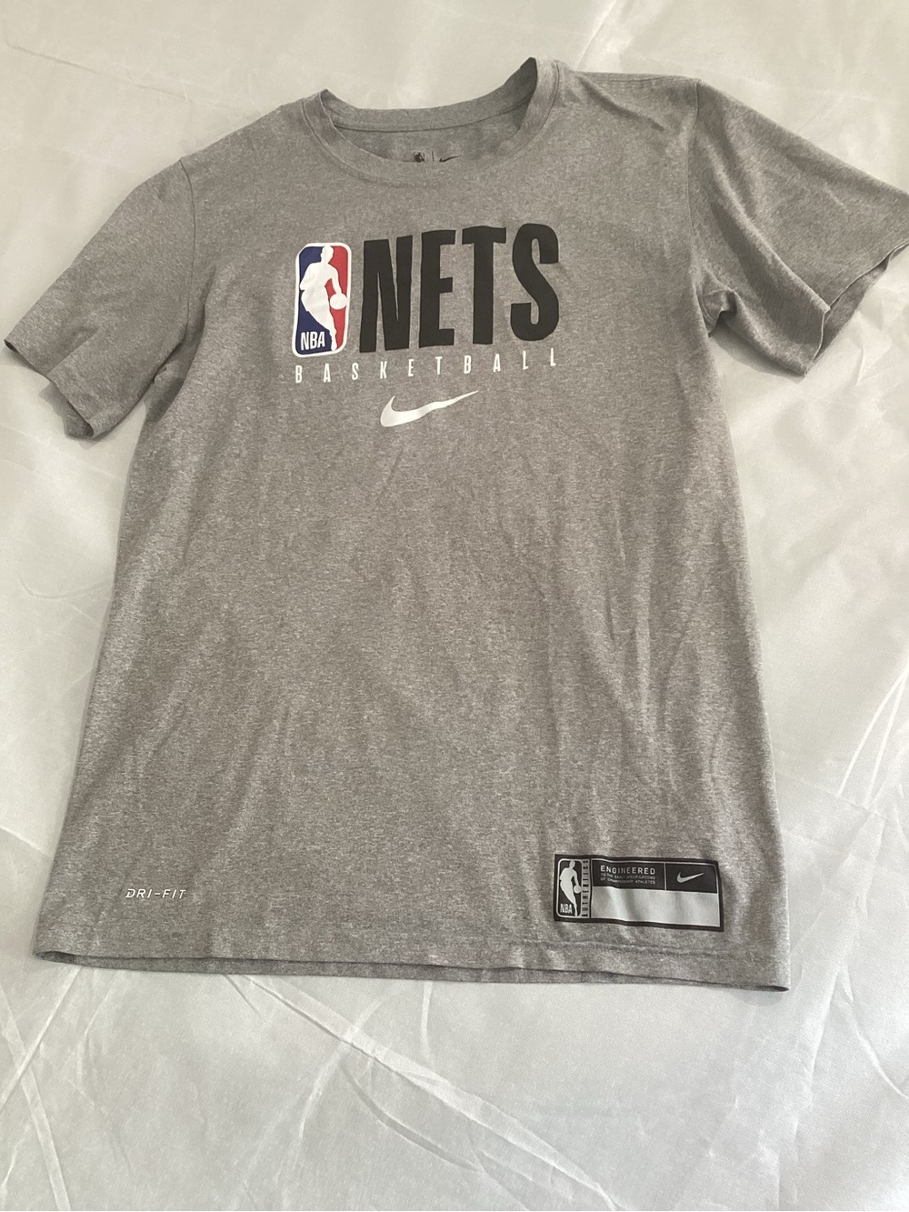 Nike Gray and Black NBA Patch T-Shirt Nets size small 251